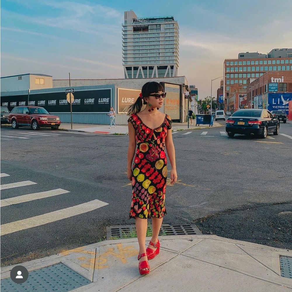 Looking for any Betsey Johnson dress from the 90s or early 2000s💖🥹 size XS/S/P - Picture 3 of 3